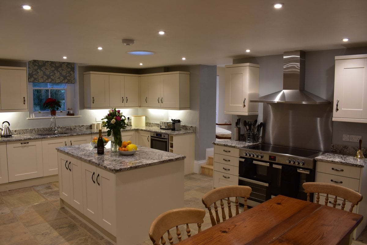Stunning fully equipped Kitchen with kitchen table and large island